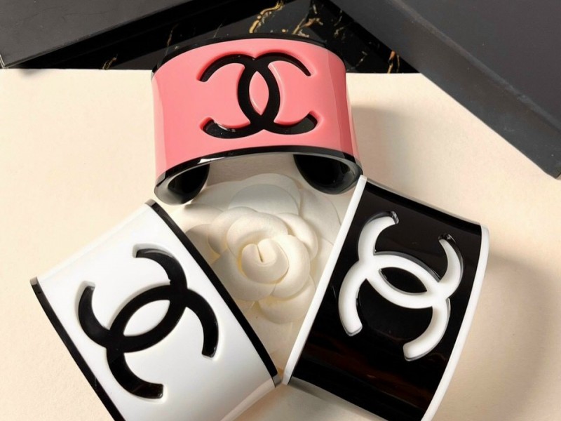 Vòng Đeo Tay Nữ Chanel Bangles Casual, Street, Party Style Màu Đen Trắng